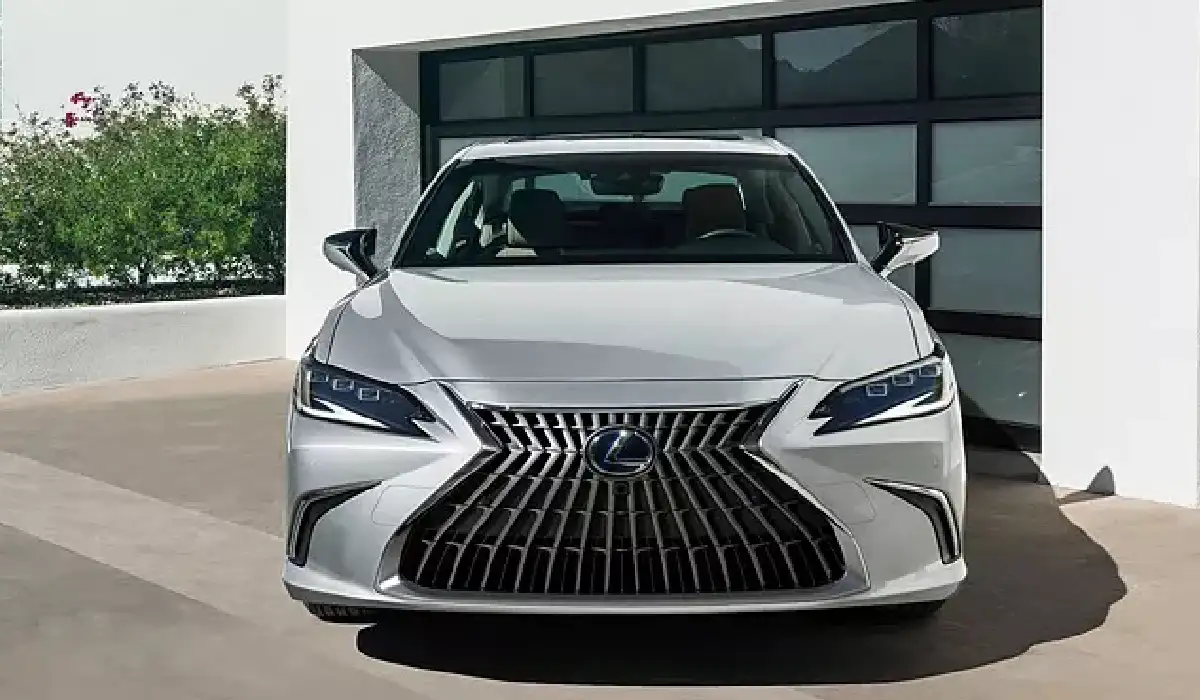 Lexus - ES 300h Exquisite - Best Car Rentals - Best Preowned Car - Exclusive Concierge Club.webp